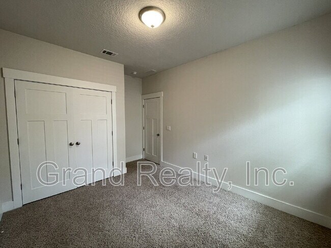 Building Photo - 1367 Sea Grv Ct