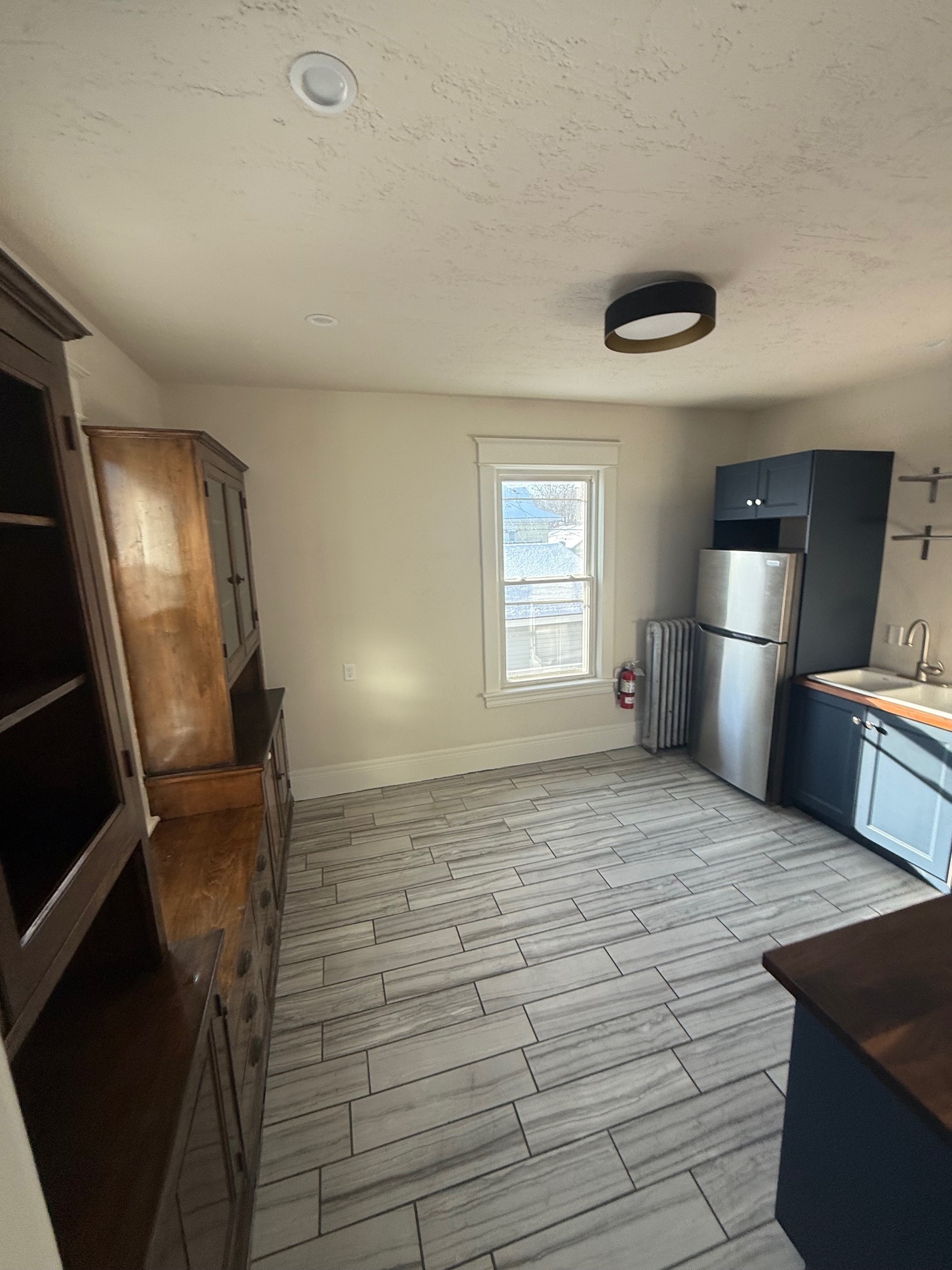 Building Photo - 664 Aurora Ave