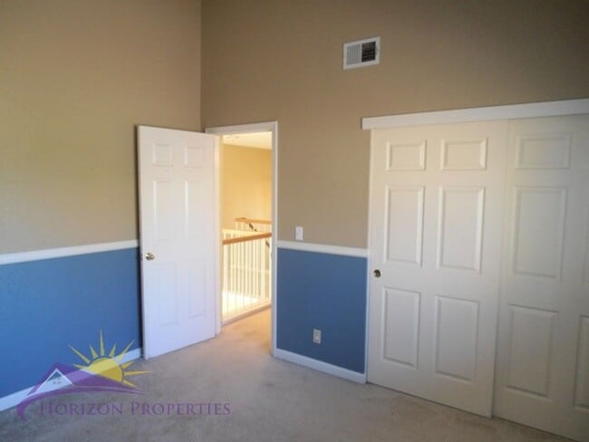 Building Photo - Spacious 3 Bed 2.5 Bath 1,959 Sq. Ft. Antelope Home