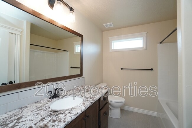 Building Photo - 38 E Ranch Dr