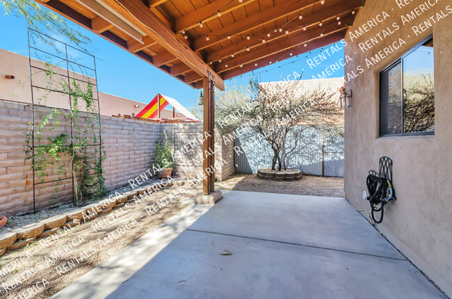 Building Photo - 1711 N Baxter Dr
