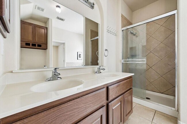 Building Photo - 206 Saddle Ridge Dr