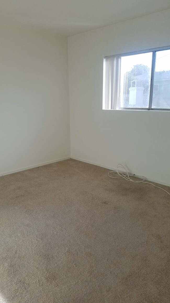 Building Photo - 2535 Kansas Ave