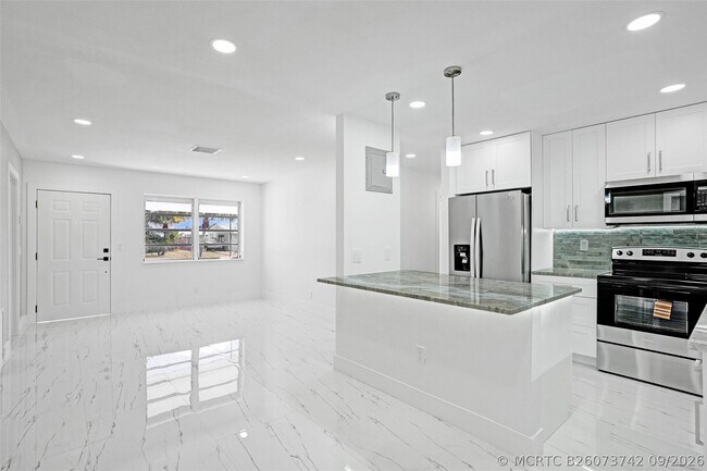 Building Photo - 1437 SW 1st Ave
