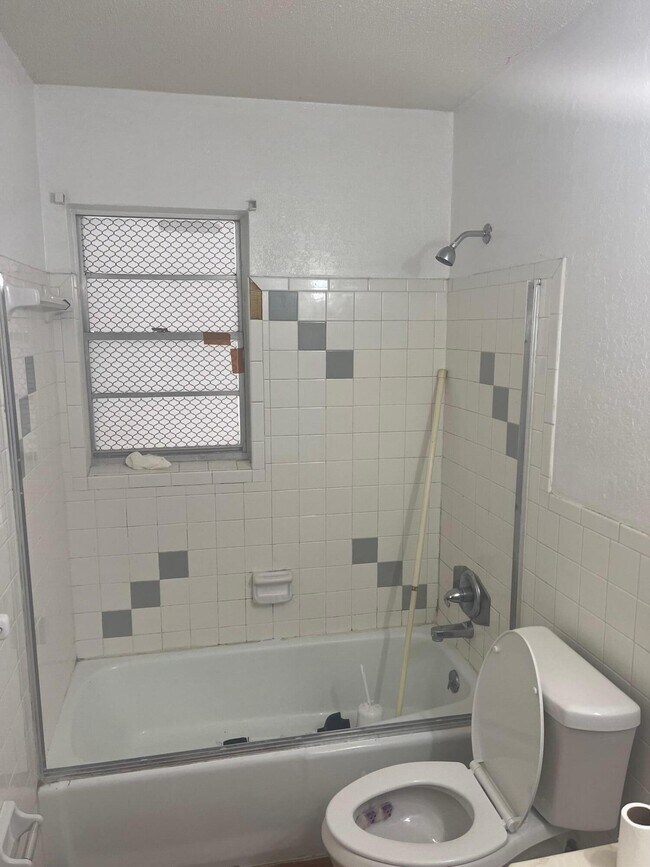 Building Photo - 2170 Knox McRae Dr