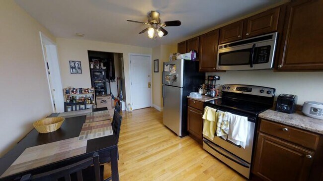 Building Photo - 4.0 bedroom in Somerville Massachusetts 02144