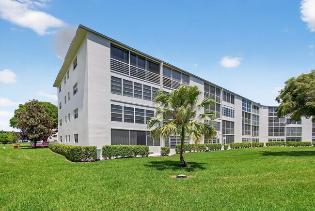 Building Photo - 3038 Hythe A
