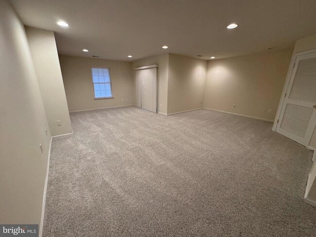 Building Photo - 8730 Phipps Farm Way