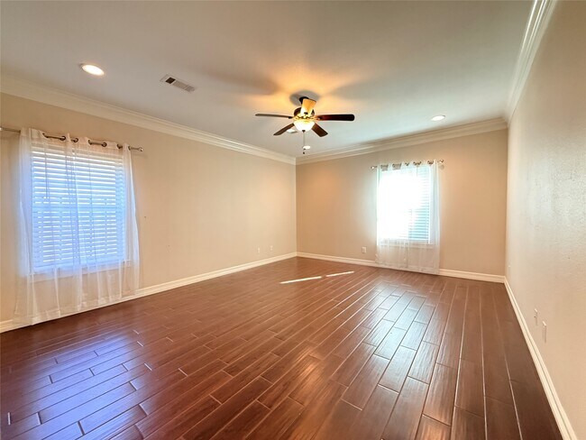 Building Photo - 4410 Sequoia Dr