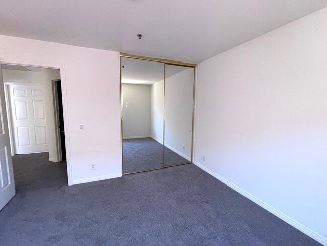 Building Photo - Quaint Gated Community near Pacific View Mall