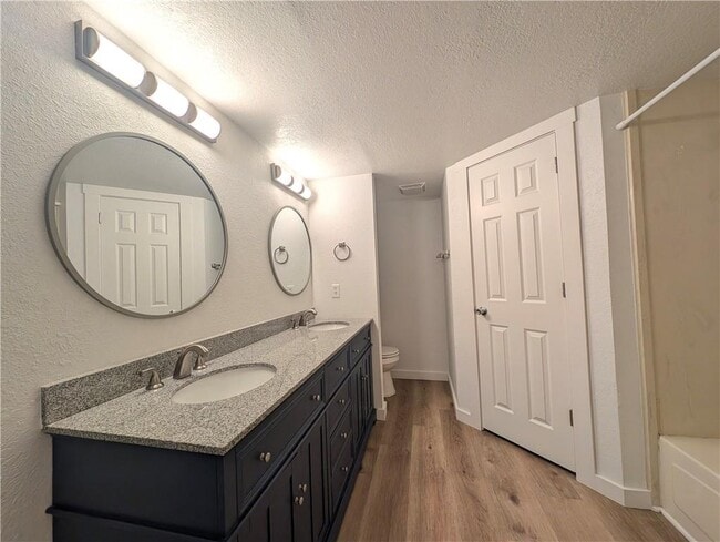 Building Photo - 904 N Cardinal Dr