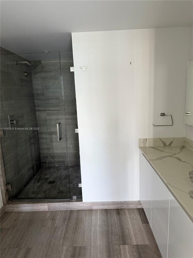 Building Photo - 1300 Brickell Bay Dr