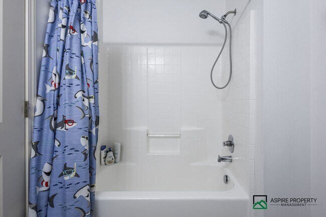 Building Photo - 3 Bed 2.5 Bath Home