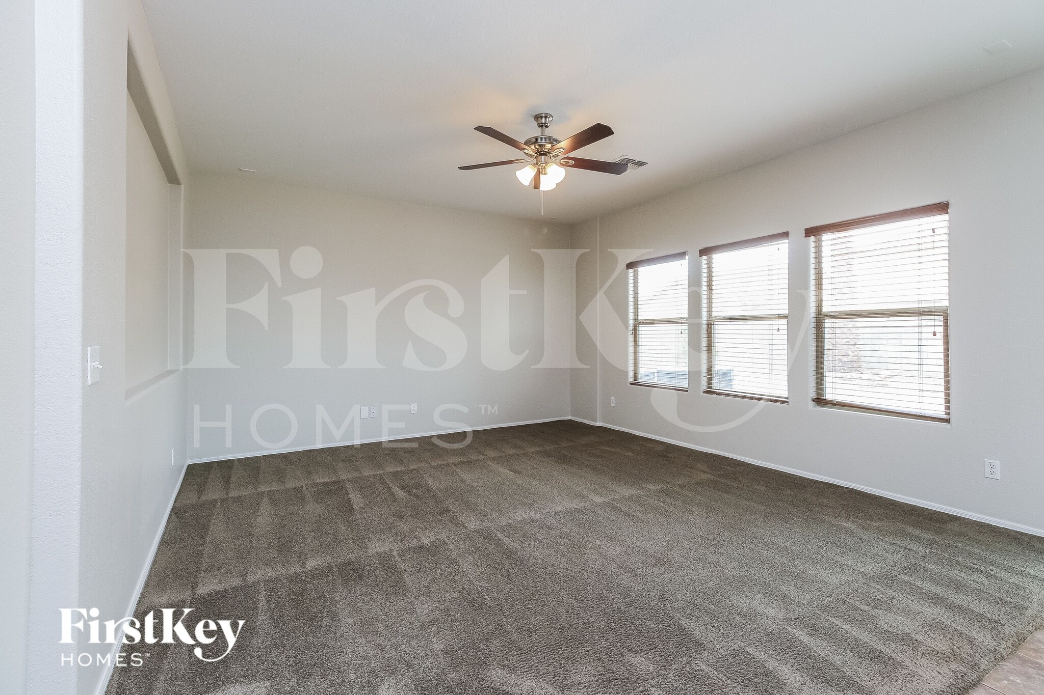 Building Photo - 888 E Desert Rose Trail