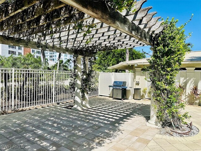 Building Photo - 2750 Gulf Shore Blvd N