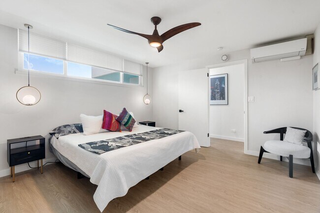 Building Photo - Waikiki Beach Gem- Fully Furnished 2BR/2BA...