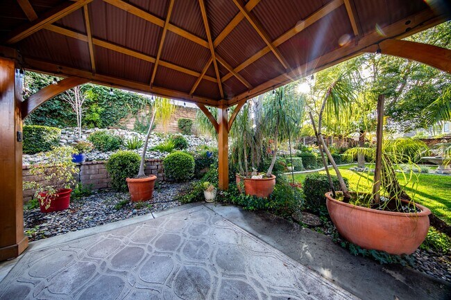 Building Photo - Beautiful 4 Bedroom Home on Cul-de-sac