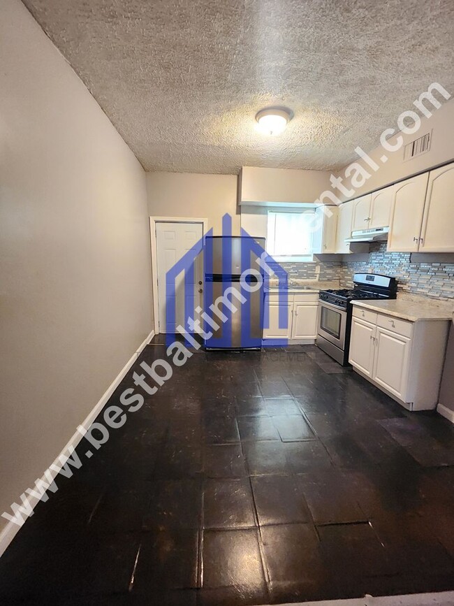Building Photo - Spacious 3 Bedroom in East Baltimore