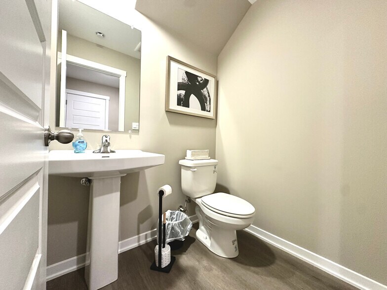 Building Photo - 2242 Barbera Dr