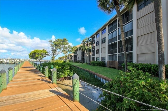 Building Photo - 4720 NE Sandpebble Trce