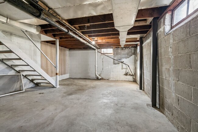 Building Photo - 2100 Sumner St