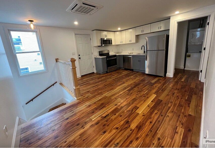 Primary Photo - 305 Carter St