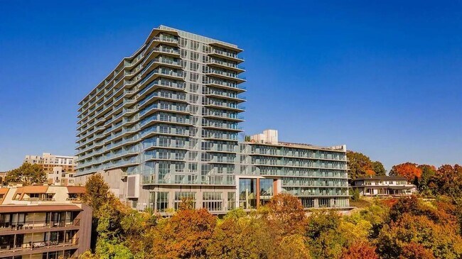 Building Photo - 320 Adolphus Ave