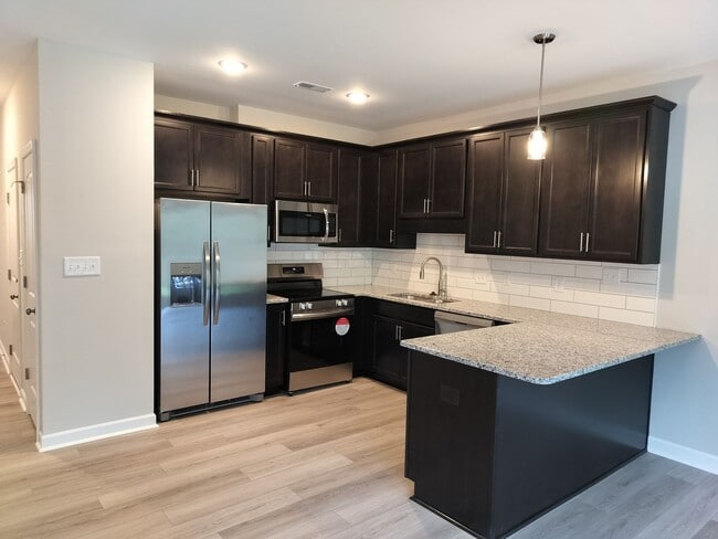 Building Photo - Hidden Gen 2