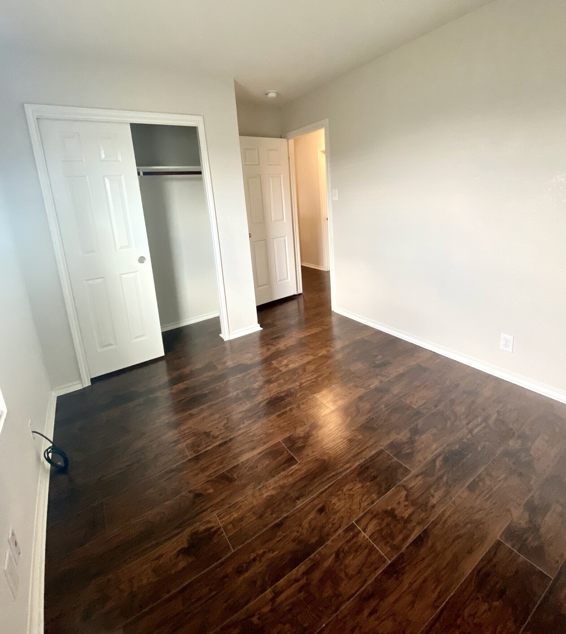 Building Photo - 11515 Oaks Hike