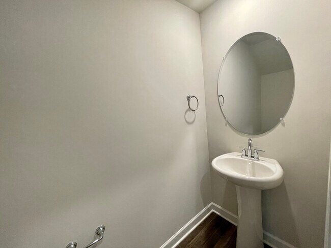 Building Photo - 614 Reese Ln