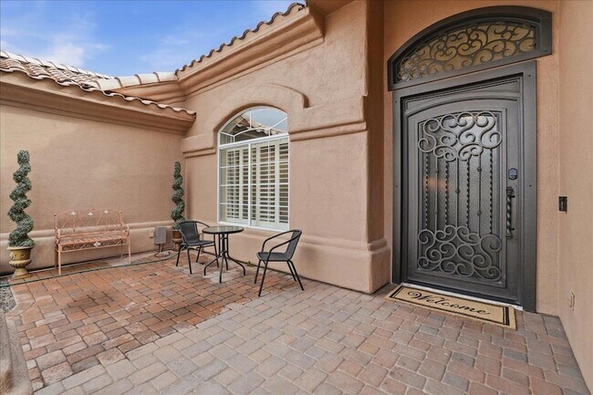 Building Photo - 1909 E Coral Tree Dr