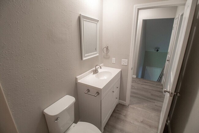 Building Photo - 1343 S Roseta Ave