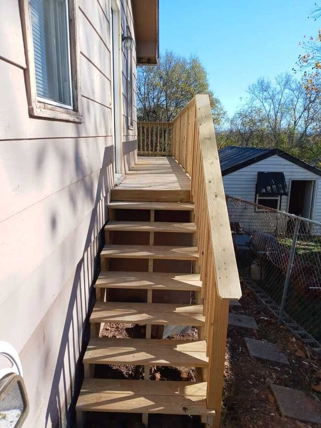 Building Photo - 2638 Summit Ave