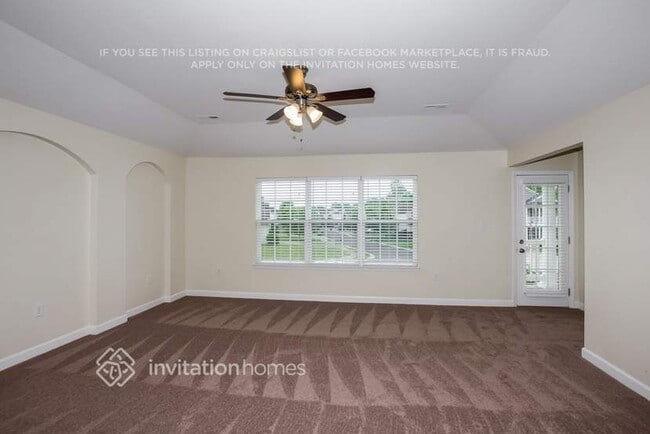 Building Photo - 1420 Bottle Brush Ln