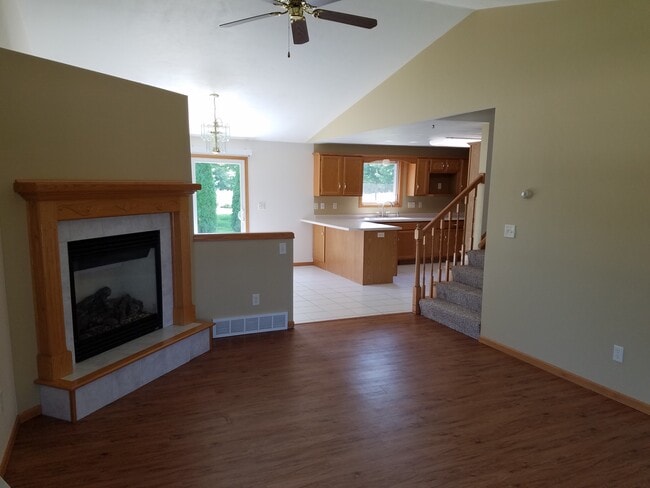 Building Photo - 3290 Windland Dr