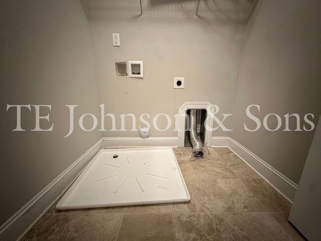 Building Photo - Stunning 3 Bedroom 2.5 Bath in Winston Salem