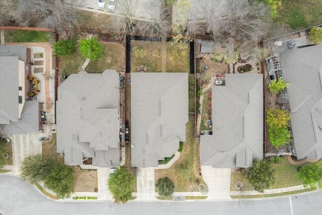 Building Photo - 916 Easton Dr