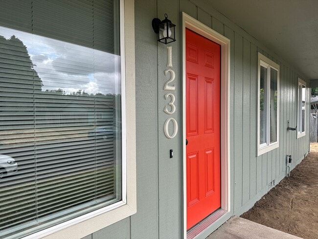 Building Photo - *COMING SOON* 3 Bedroom 1 Bath Single Fami...