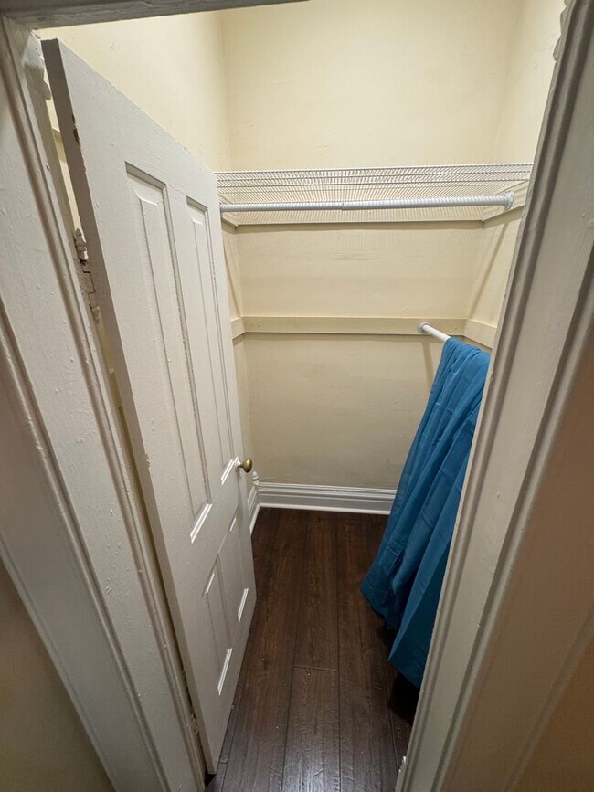Building Photo - Charming Pet Friendly House 2 Bedroom/1.5 ...
