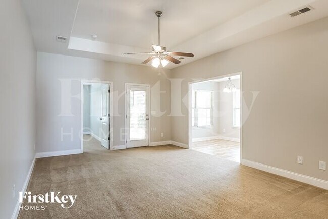 Building Photo - 221 Hillcrest Dr