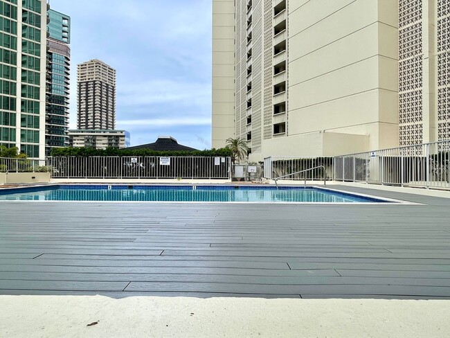 Building Photo - ? Amazing Waikiki 2-Bedroom, 2-Bath Oasis ...