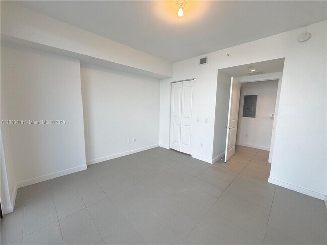 Building Photo - 1600 NE 1st Ave