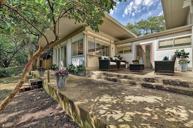 Building Photo - 6305 Shadow Valley Dr