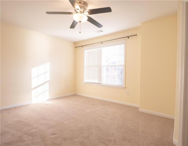 Building Photo - 4550 Farmstead Dr