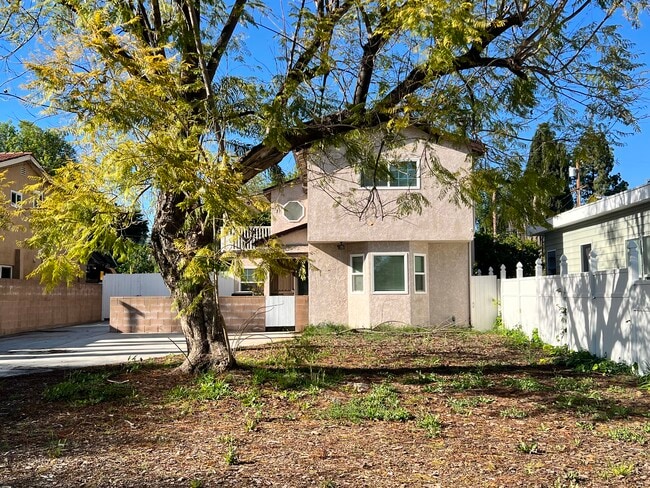 Primary Photo - 17425 Los Alimos St