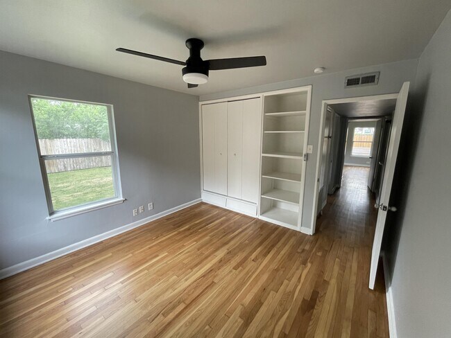 Building Photo - 258 Cresham Dr