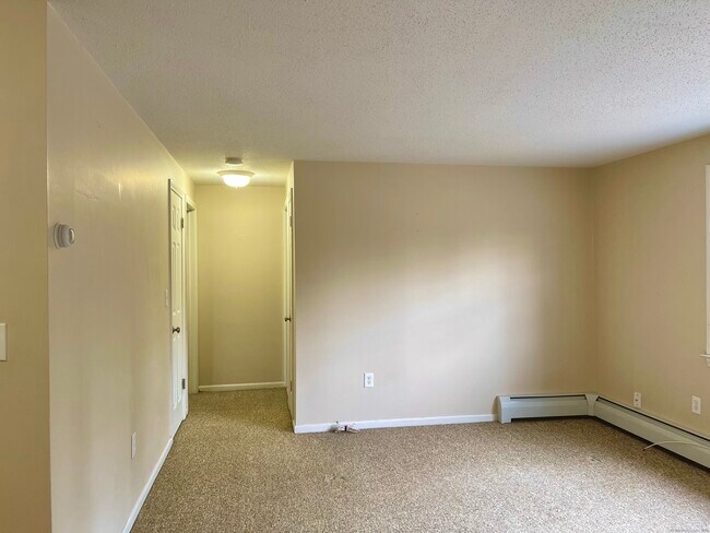Building Photo - 5 Grandview Dr