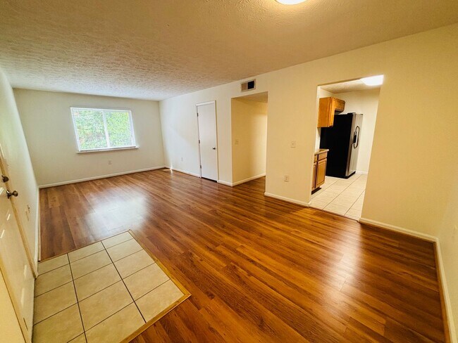 Building Photo - 1011 Grove Ave