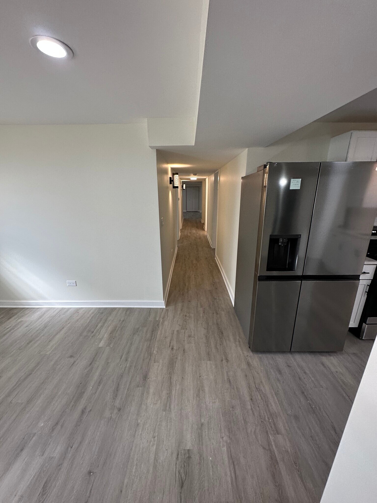 Hallway with closet - 219 N Waller Ave