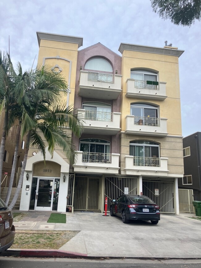 Building Photo - 1952 Selby Ave